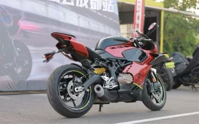 车友真实口碑说了算！成都品鉴会实测QJMOTOR赛421S，国产四缸仿赛真香