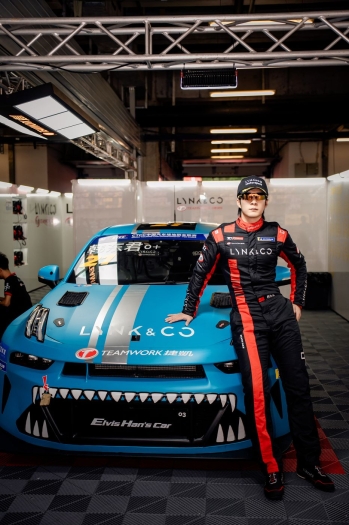 看台人声鼎沸 领克03+TCR赛车受追捧